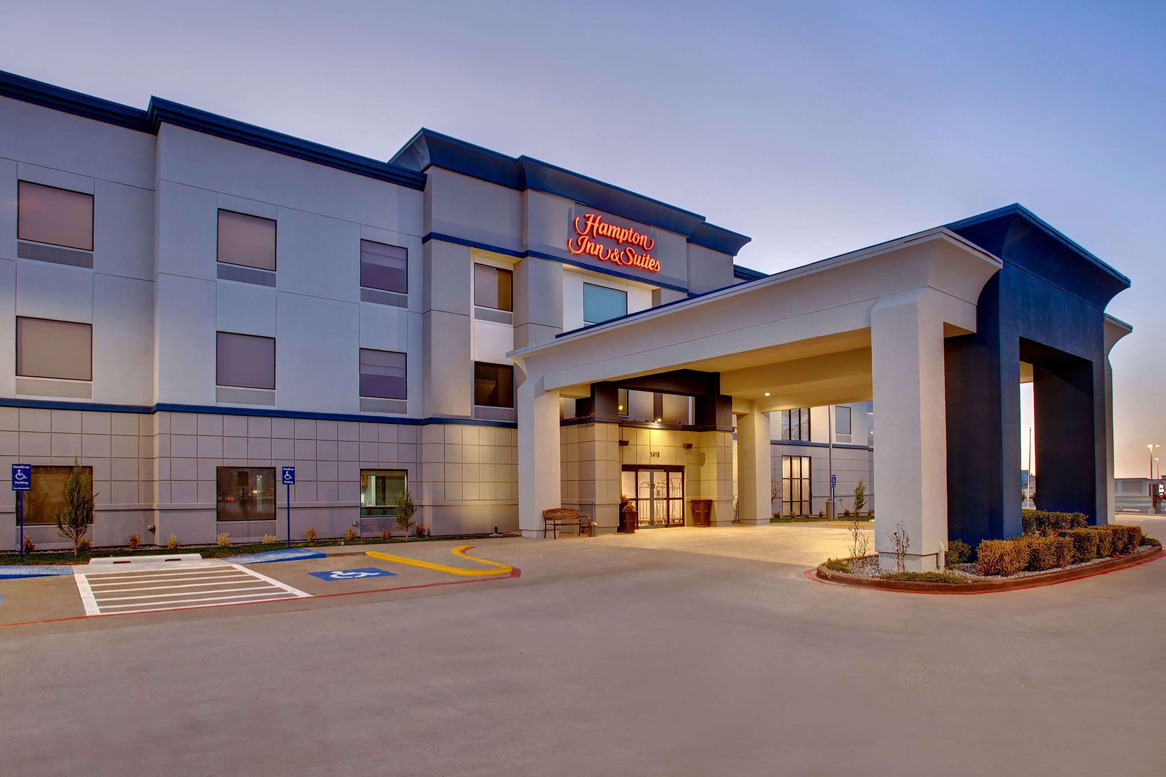 Hampton Inn & Suites Borger Exterior photo
